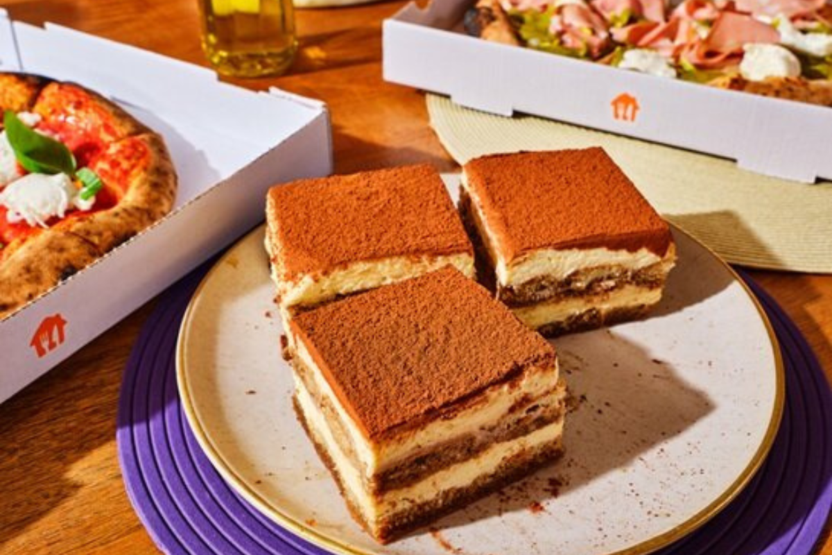 Tiramisù Day: pizza e tiramisù ordinati su Just Eat. Dolci al cacao.