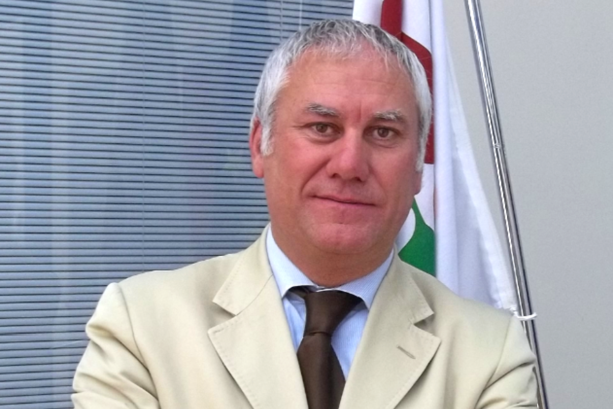 Luca Silvestrelli, nuovo Direttore TreValli Cooperlat. Ritratto di uomo in giacca e cravatta.