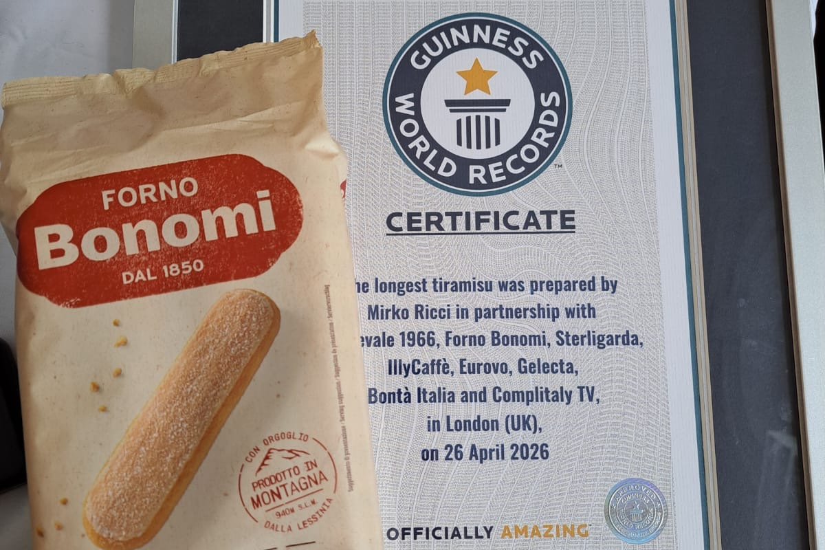 Savoiardi Forno Bonomi e certificato Guinness World Record per tiramisù più lungo del mondo.