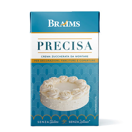 Confezione di crema vegetale zuccherata da montare Braims Precisa, senza glutine e senza lattosio, con torta decorata.