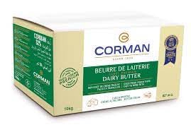 Confezione di burro professionale Corman 82% grassi, ideale per la preparazione di panettone agli agrumi e rinfreschi.