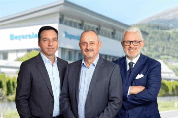 I dirigenti Dietmar Bacher, Thomas Siller e Ulrich Hofer davanti alla sede aziendale di Bayernland.