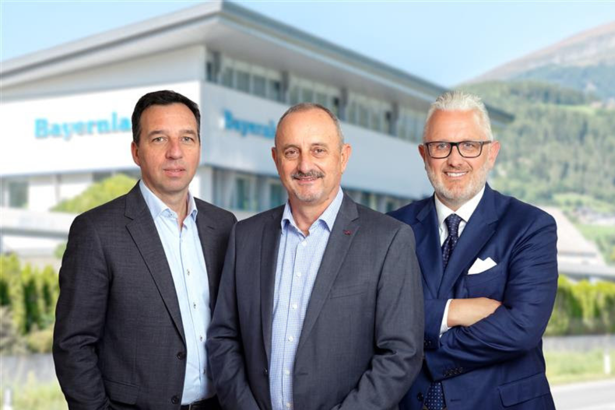 I dirigenti Dietmar Bacher, Thomas Siller e Ulrich Hofer davanti alla sede aziendale di Bayernland.