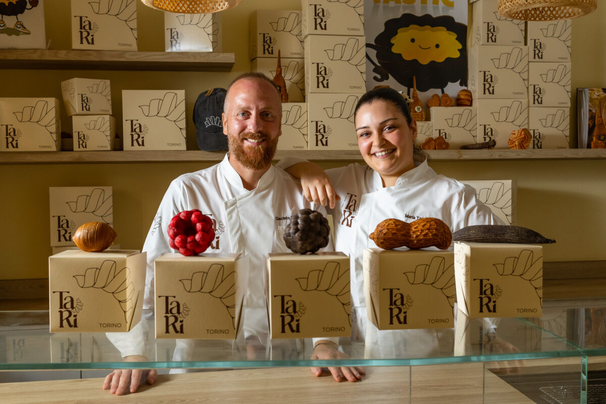 Giacinto Rignanese e Maria Tamburrano di Tarì Torino presentano i loro sfogliati realistici in pasticceria.