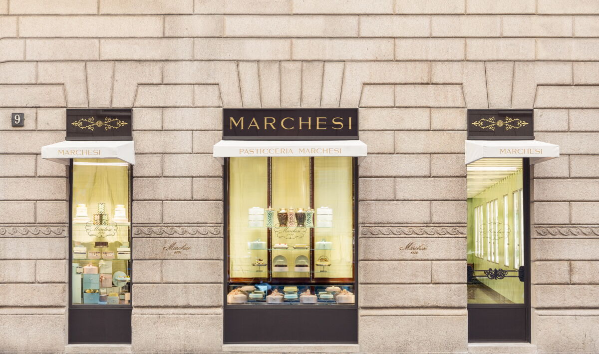 Facciata e vetrine del Marchesi 1824 in Via Monte Napoleone 4, Miglior Colazione 2027 Falstaff Bar Guide.