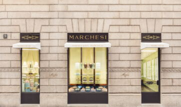 Facciata e vetrine del Marchesi 1824 in Via Monte Napoleone 4, Miglior Colazione 2027 Falstaff Bar Guide.