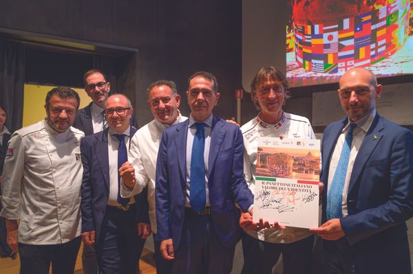 Gruppo di chef e imprenditori presenta il Manifesto del Panettone italiano tra filiera e innovazione