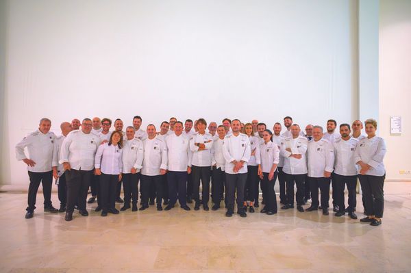 Gruppo Accademia Sal De Riso in divisa: manifestazione sul panettone italiano tra filiera e innovazione