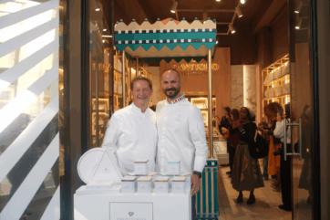 Davide Comaschi con Chicco Cerea sorridenti alla presentazione della nuova linea di cioccolato firmata Da Vittorio