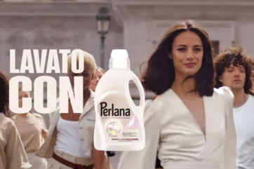 Perlana amplia la gamma, nasce un detersivo per capi “chiari e bianchi”