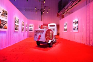 Nuncas 105 anni: Live Experience a Milano. Ape Car storica Livax, esposizione foto.