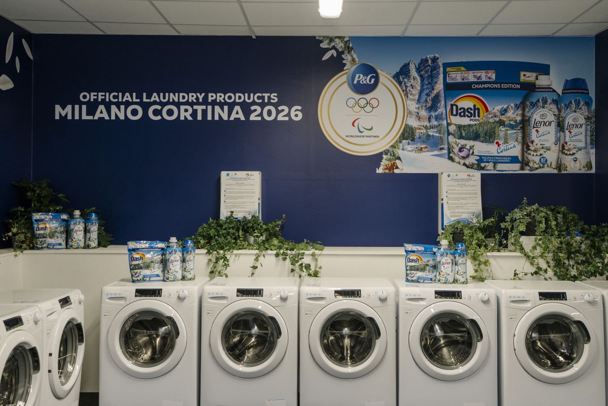 Laundry Room Dash e Lenor a Cortina. Lavatrici con prodotti Dash e Lenor, sponsor Milano Cortina 2026.