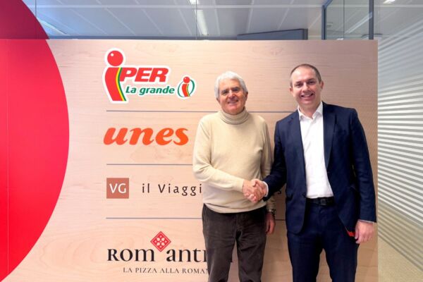 Accordo Unes Piemonte: stretta di mano tra i protagonisti dell'acquisizione Supermercati Borello. Espansione retail.