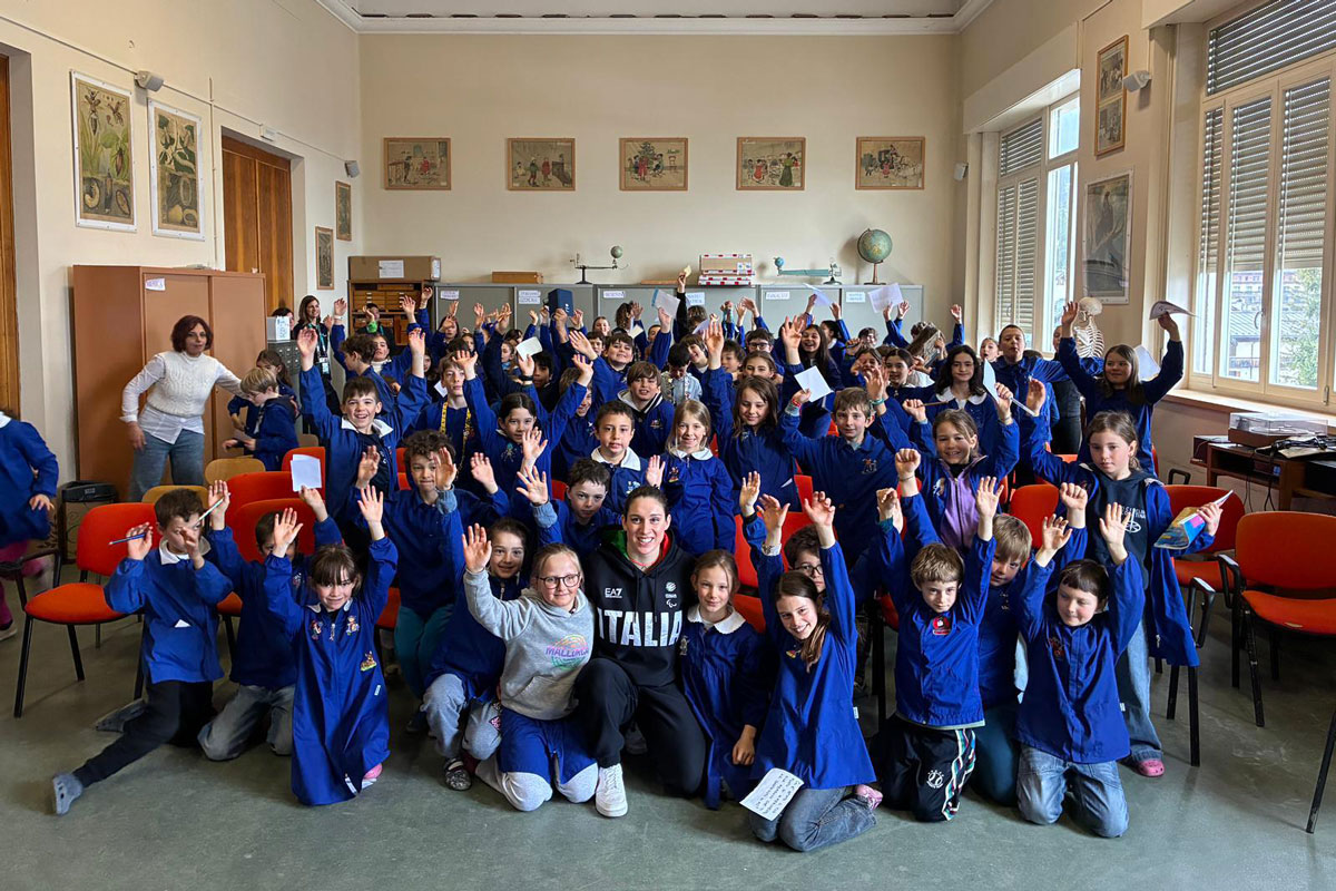 Bambini e campionessa paralimpica P&G a Cortina. Educazione ai valori paralimpici, Campioni Ogni Giorno.
