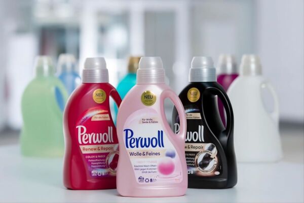Detersivi Perwoll. Henkel investe in R&S. Cura tessuti, lana, seta. Formula innovativa per il bucato.