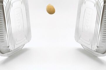 Nuova campagna Cuki Food Game: due contenitori Cuki e un uovo che cade.