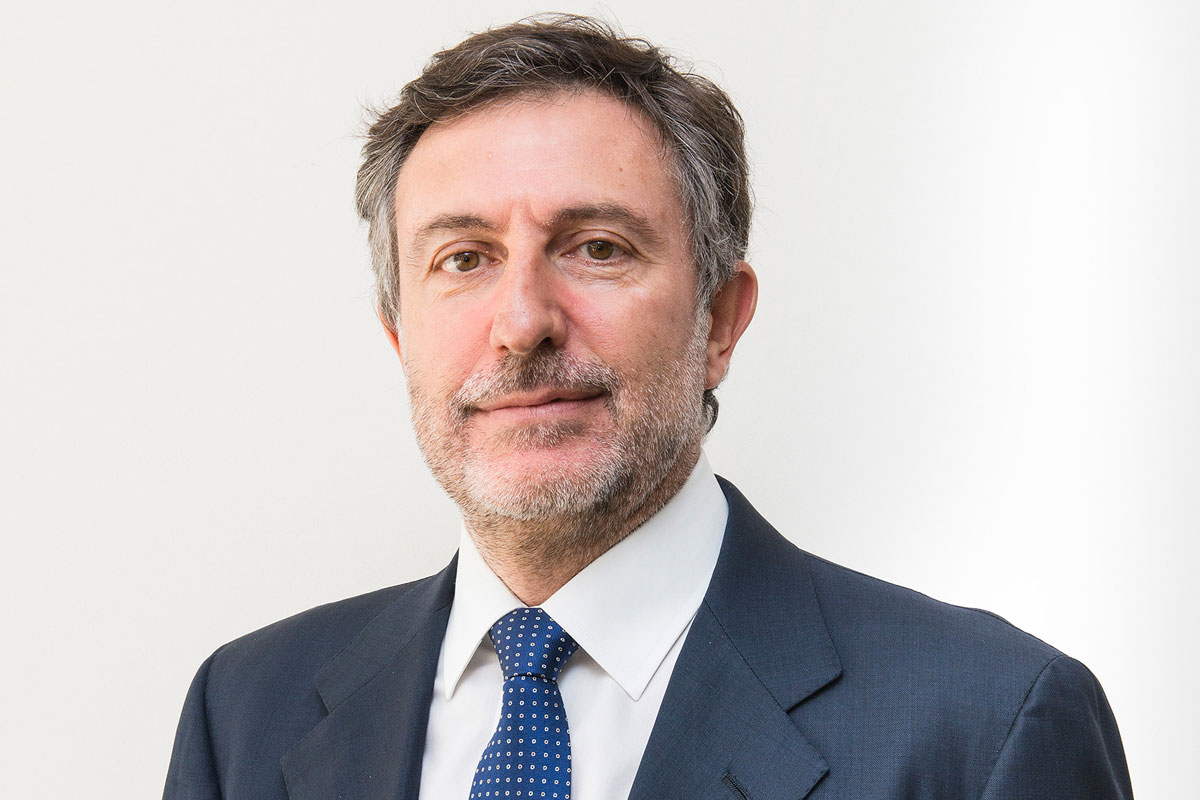 Marco Silva, Presidente del Gruppo DESA, in un ritratto professionale su sfondo bianco per le news aziendali.