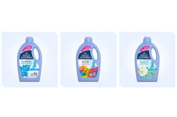 Tre flaconi di detersivo bucato Felce Azzurra Classico, Active Color e Muschio Bianco su sfondo azzurro.