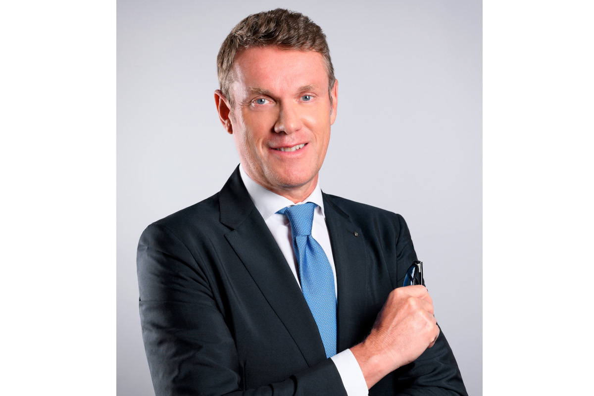 Harald Antley, nuovo Amministratore Delegato di Multicedi, in ritratto professionale con giacca scura e cravatta azzurra.