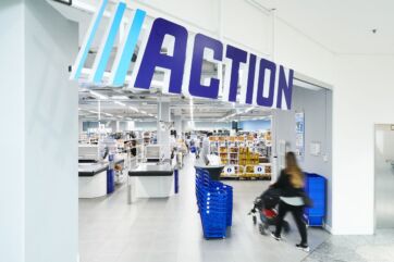 Ingresso del nuovo store Action a Messina: insegna blu, casse e carrelli nel sesto punto vendita siciliano