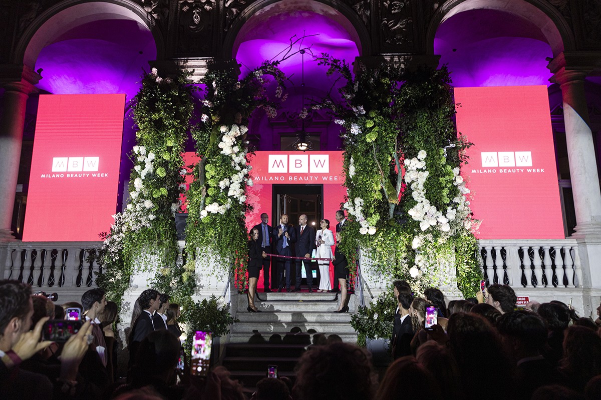 Inaugurazione Milano Beauty Week 2024 a Palazzo Giureconsulti. Evento beauty e lifestyle a Milano.