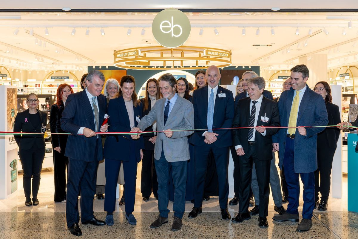 Inaugurazione eb® store a Varese: taglio del nastro. Concept moderno di bellezza e servizi personalizzati. Esselunga Malerba.