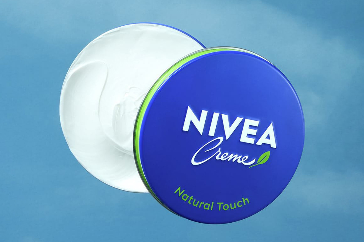 Crema Nivea Natural Touch. Beiersdorf Italia Top Employer 2026. Idratazione e cura della pelle.