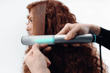 L'Oréal accelera innovazione: piastra a luce infrarossa per capelli lisci e sani. CES 2026.