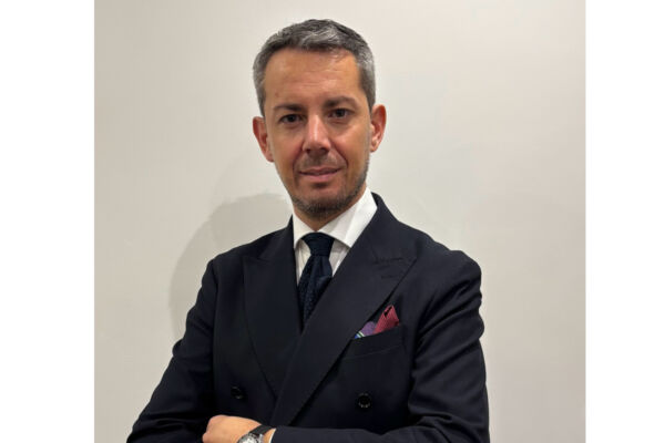 Dany Migliozzi, nuovo Direttore Vendite Crai Mediterranea. Uomo in giacca e cravatta.