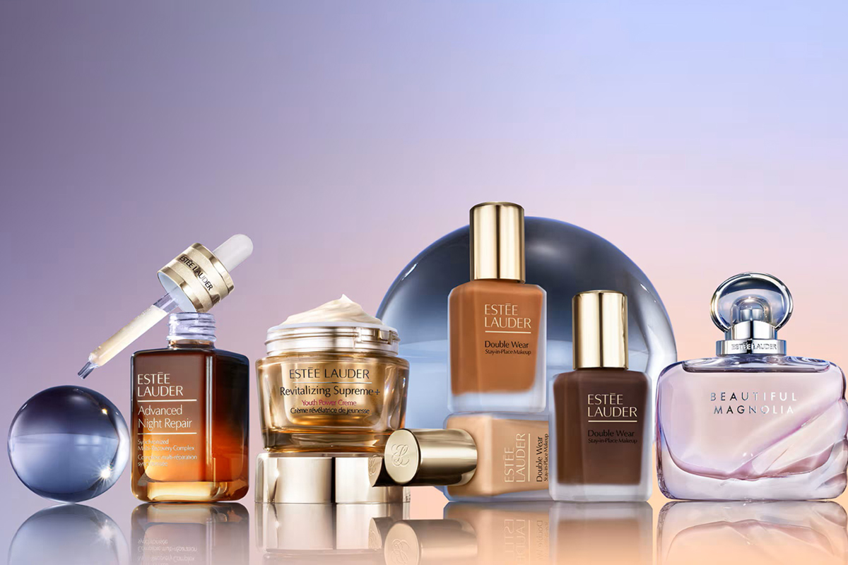 Prodotti Estée Lauder: Advanced Night Repair, crema, fondotinta Double Wear, profumo Beautiful Magnolia.