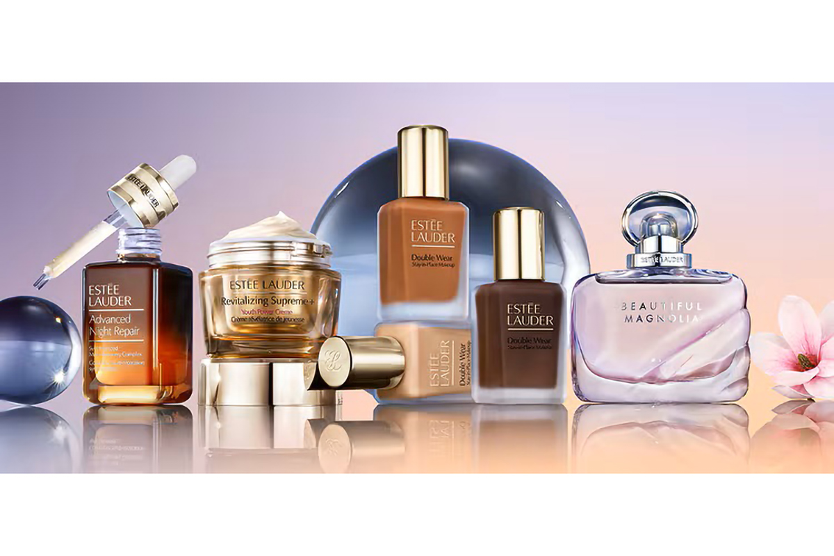 Estée Lauder e Puig: prodotti di bellezza, siero Advanced Night Repair, crema Revitalizing, fondotinta Double Wear, profumo Beautiful Magnolia.