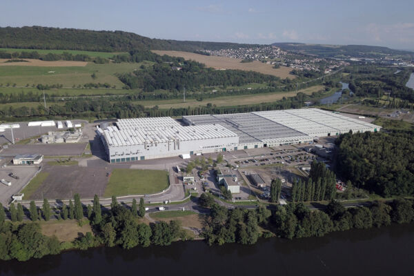 Stabilimento Sofidel in Francia. Investimenti per decarbonizzazione. Vista aerea dell'impianto produttivo.