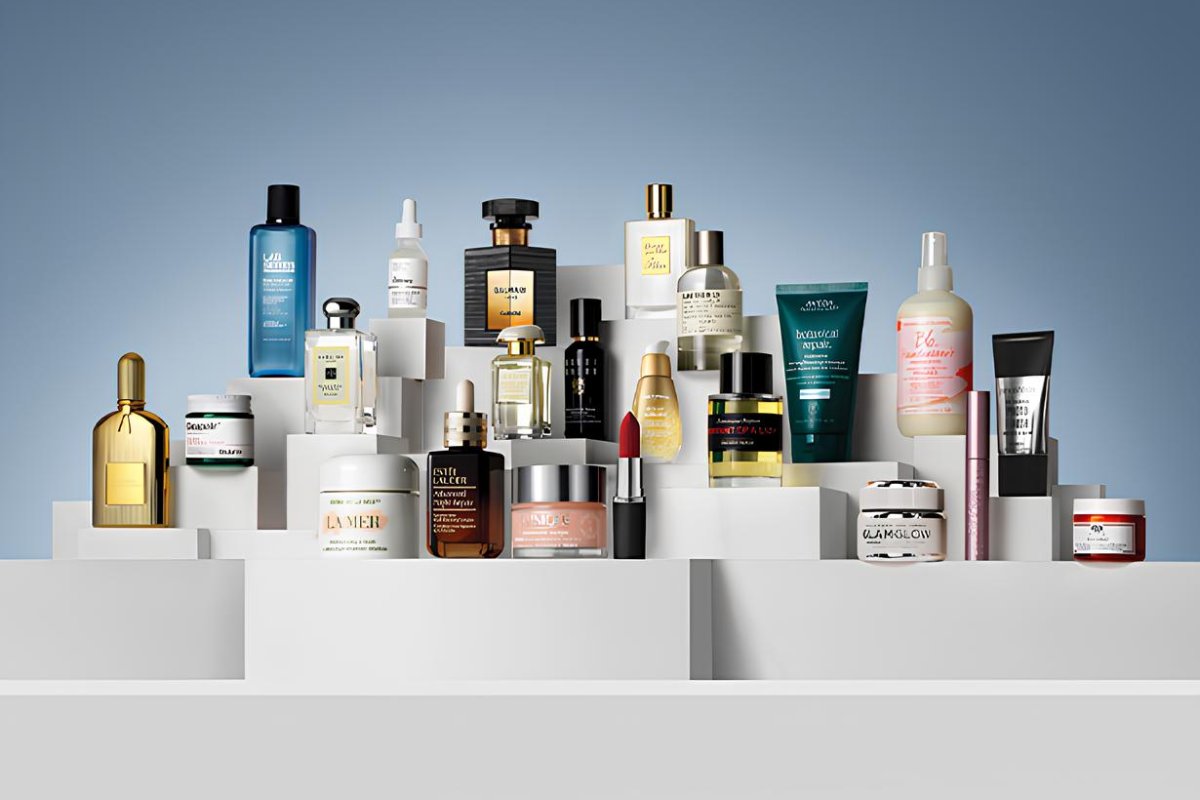 Collezione prodotti Estée Lauder: profumi, creme, sieri, make-up. Bellezza e cura della pelle.