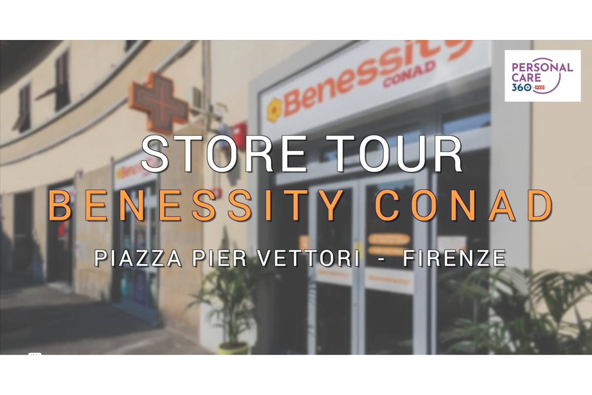 Store tour della parafarmacia Benessity Conad in Piazza Pier Vettori a Firenze con insegna e croce farmaceutica.