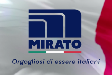 Logo Mirato su sfondo tricolore con scritta Orgogliosi di essere italiani, simbolo dell'acquisizione di Mirato MEA.