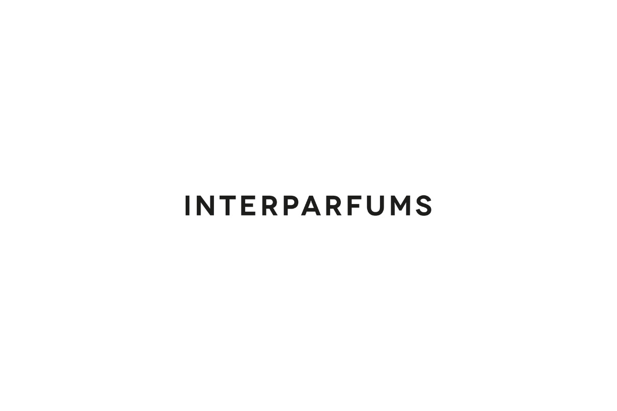 Logo Interparfums su sfondo bianco: crescita in Europa e frenata delle attività USA