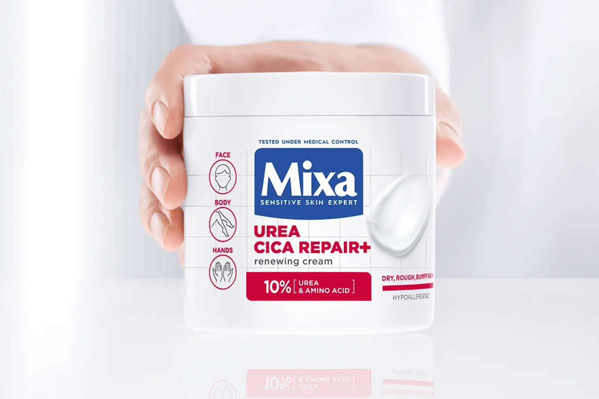 Mano tiene crema Mixa Urea Cica Repair+ L'Oréal: vendite in crescita a 35,3 miliardi in nove mesi.